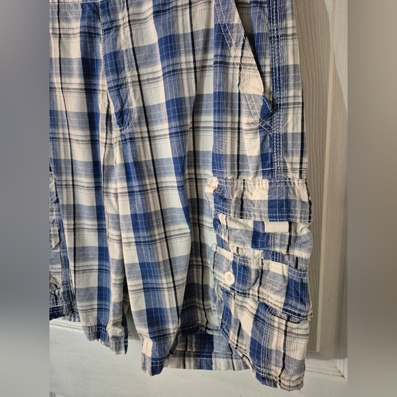 Men's Lee Dungarees Blue Plaid Cargo Shorts Sz 32 - Picture 2 of 5
